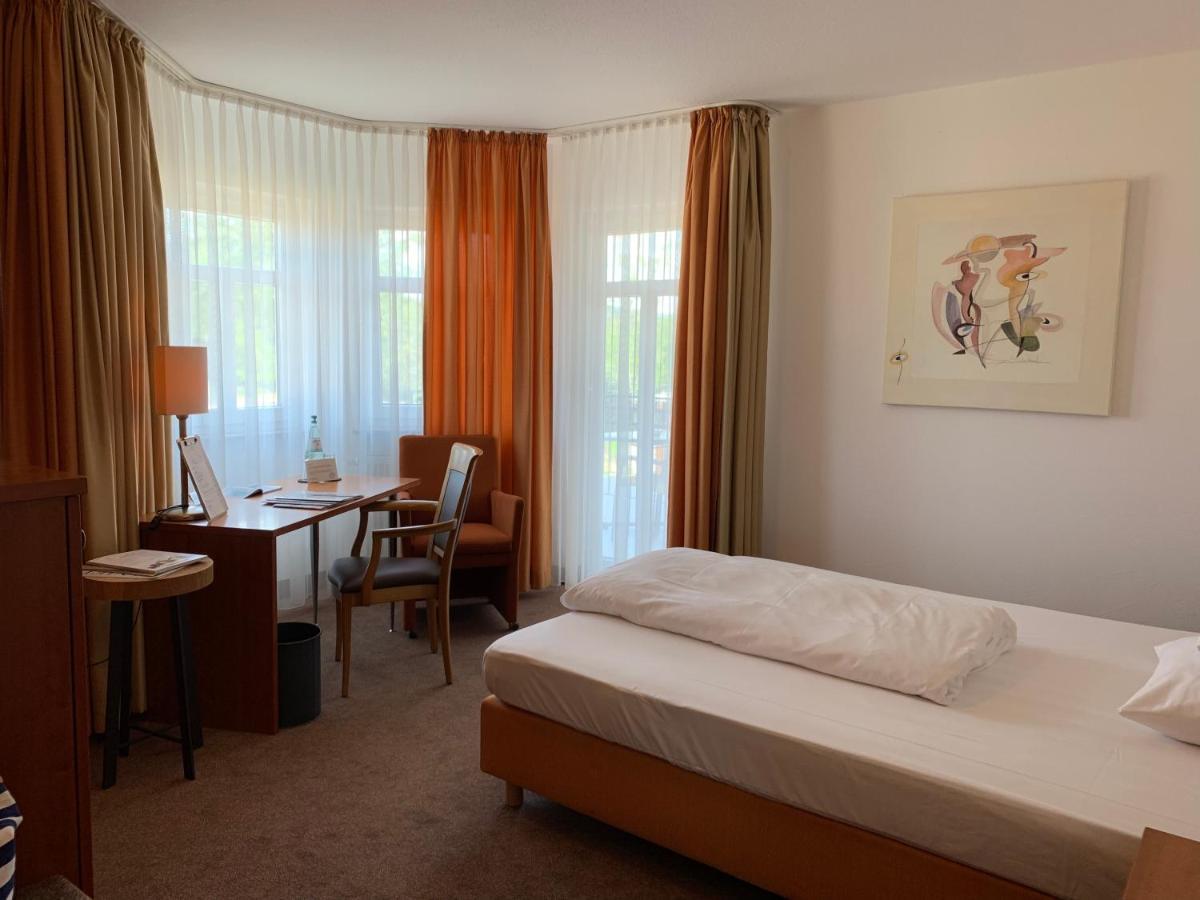 Seehotel Niedernberg - Das Dorf Am See Екстер'єр фото