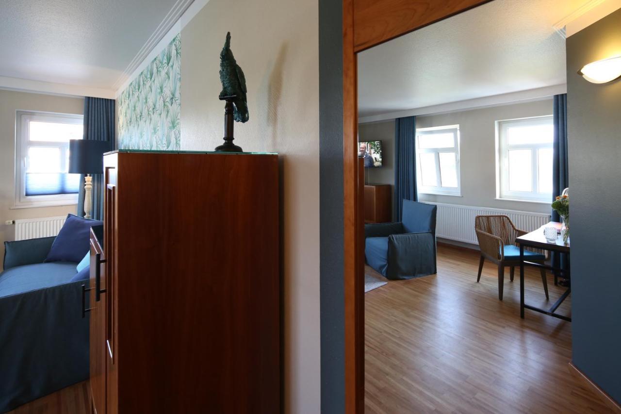 Seehotel Niedernberg - Das Dorf Am See Екстер'єр фото