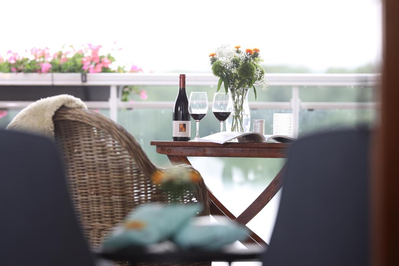 Seehotel Niedernberg - Das Dorf Am See Екстер'єр фото