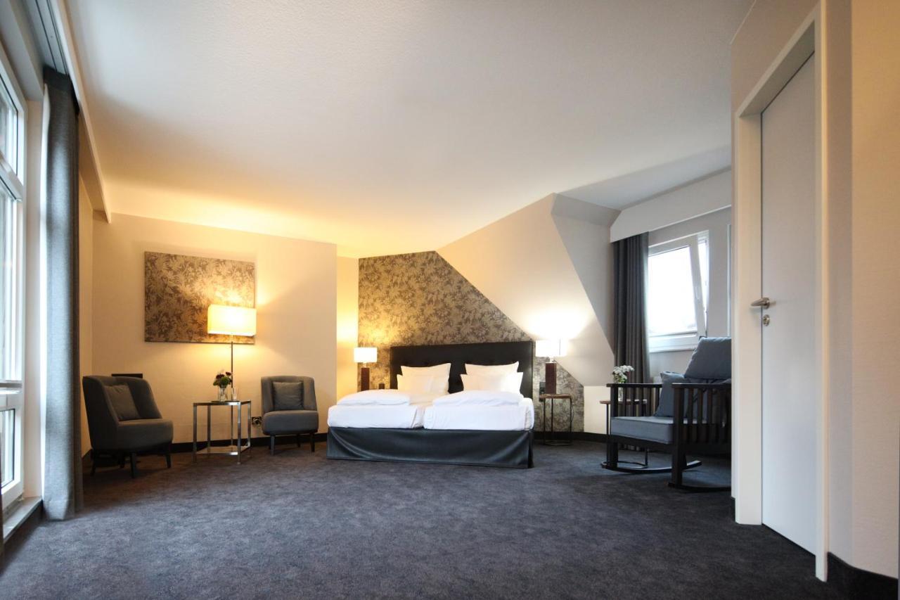 Seehotel Niedernberg - Das Dorf Am See Екстер'єр фото