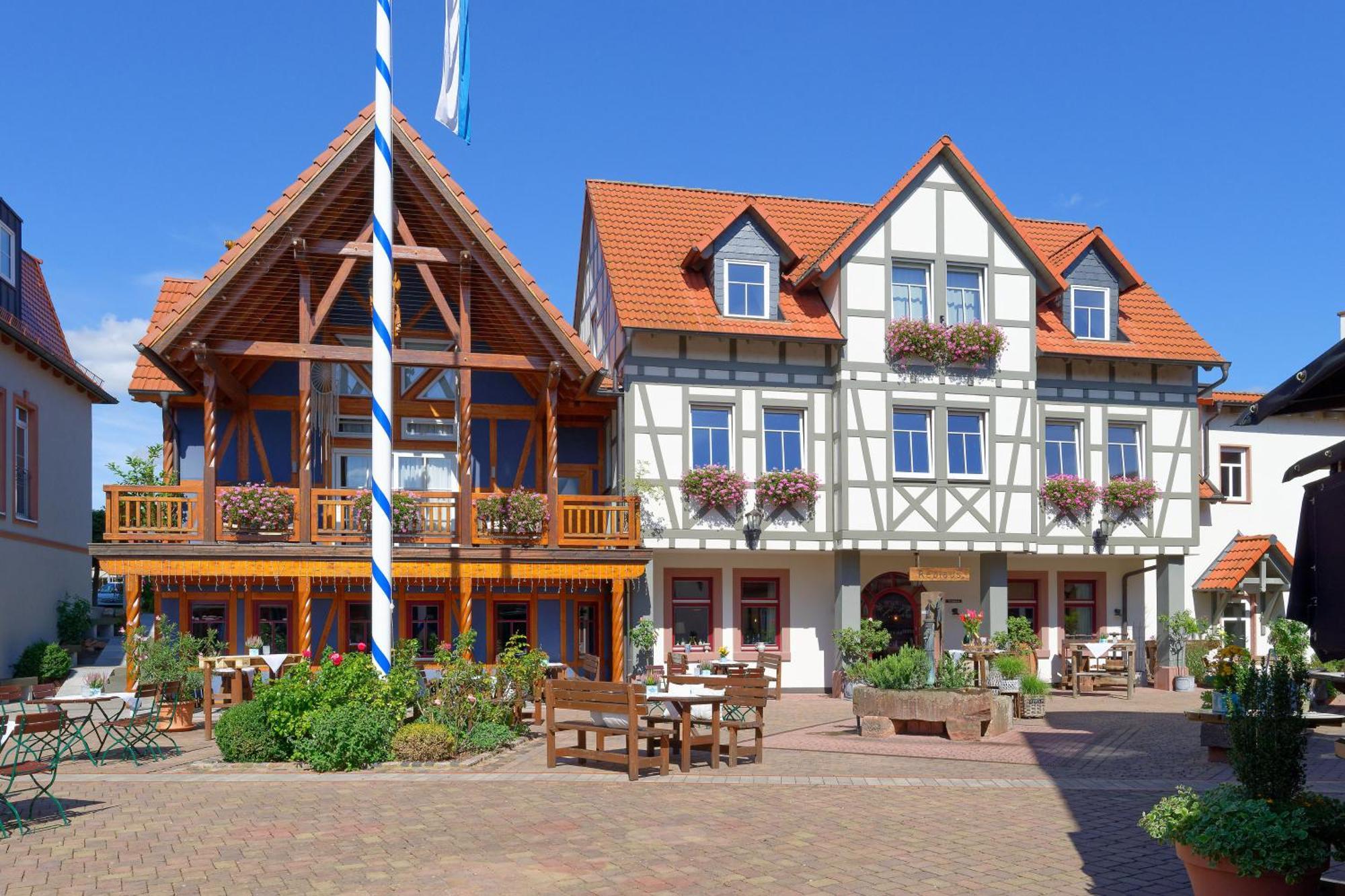Seehotel Niedernberg - Das Dorf Am See Екстер'єр фото