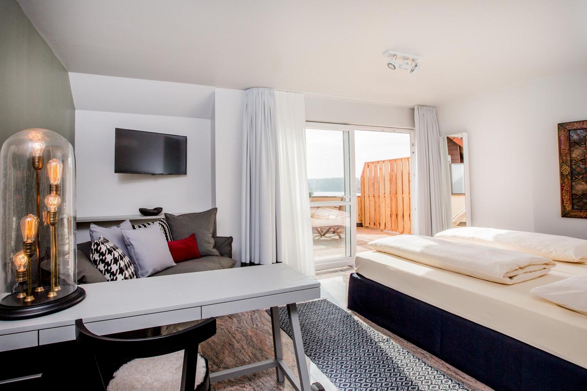 Seehotel Niedernberg - Das Dorf Am See Екстер'єр фото
