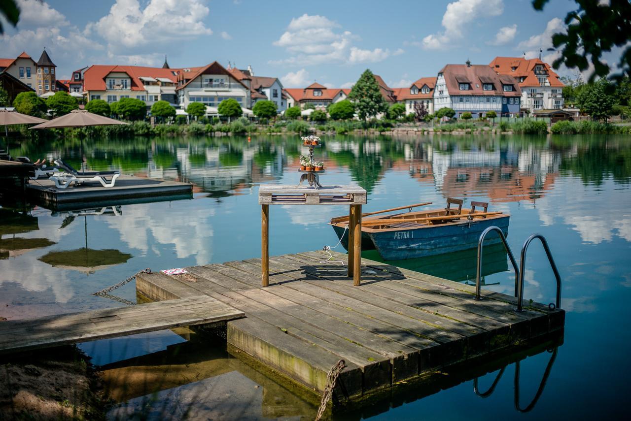 Seehotel Niedernberg - Das Dorf Am See Екстер'єр фото