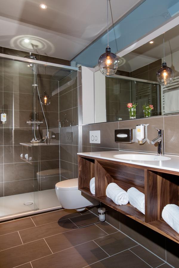 Seehotel Niedernberg - Das Dorf Am See Екстер'єр фото