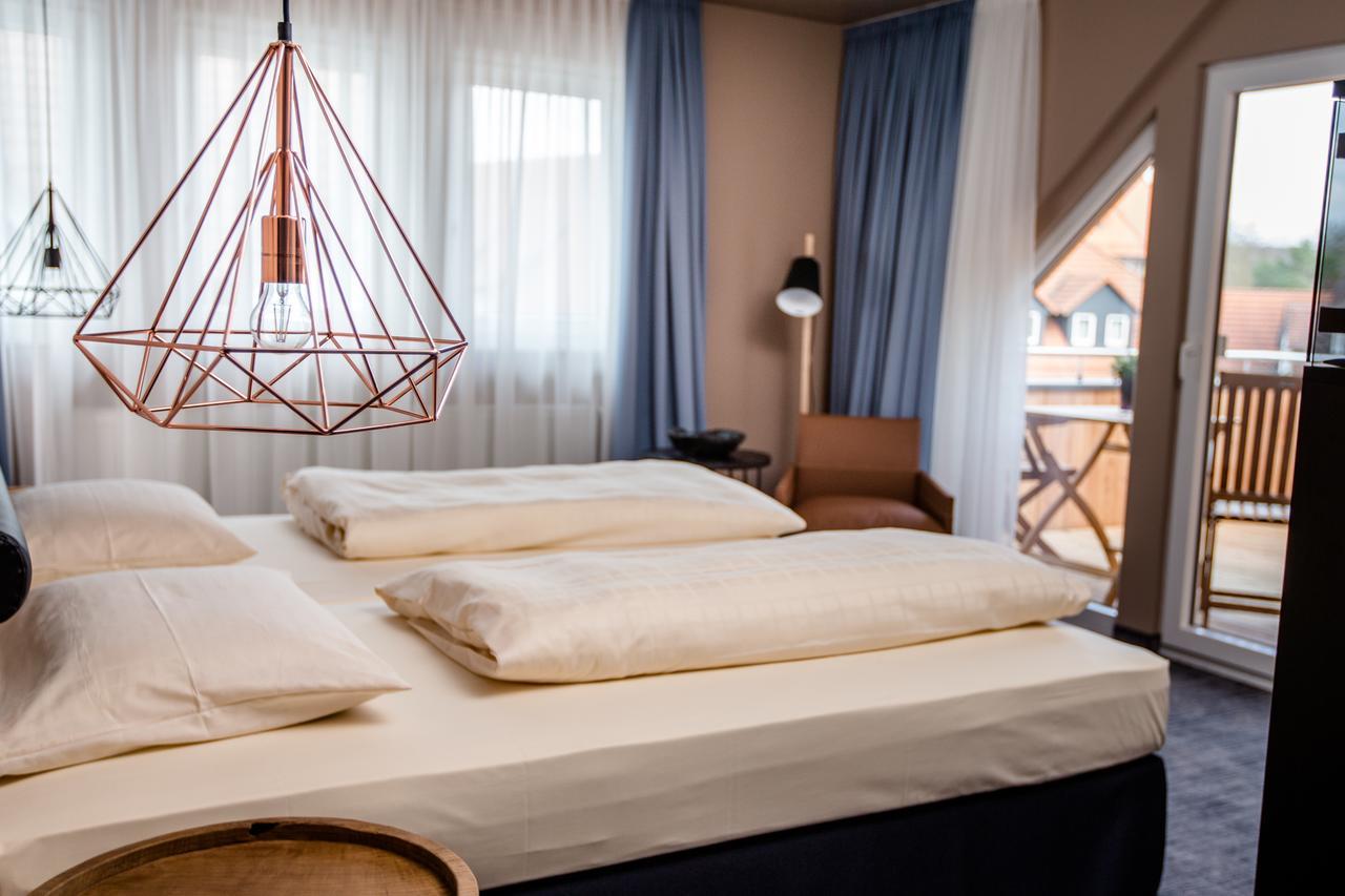 Seehotel Niedernberg - Das Dorf Am See Екстер'єр фото