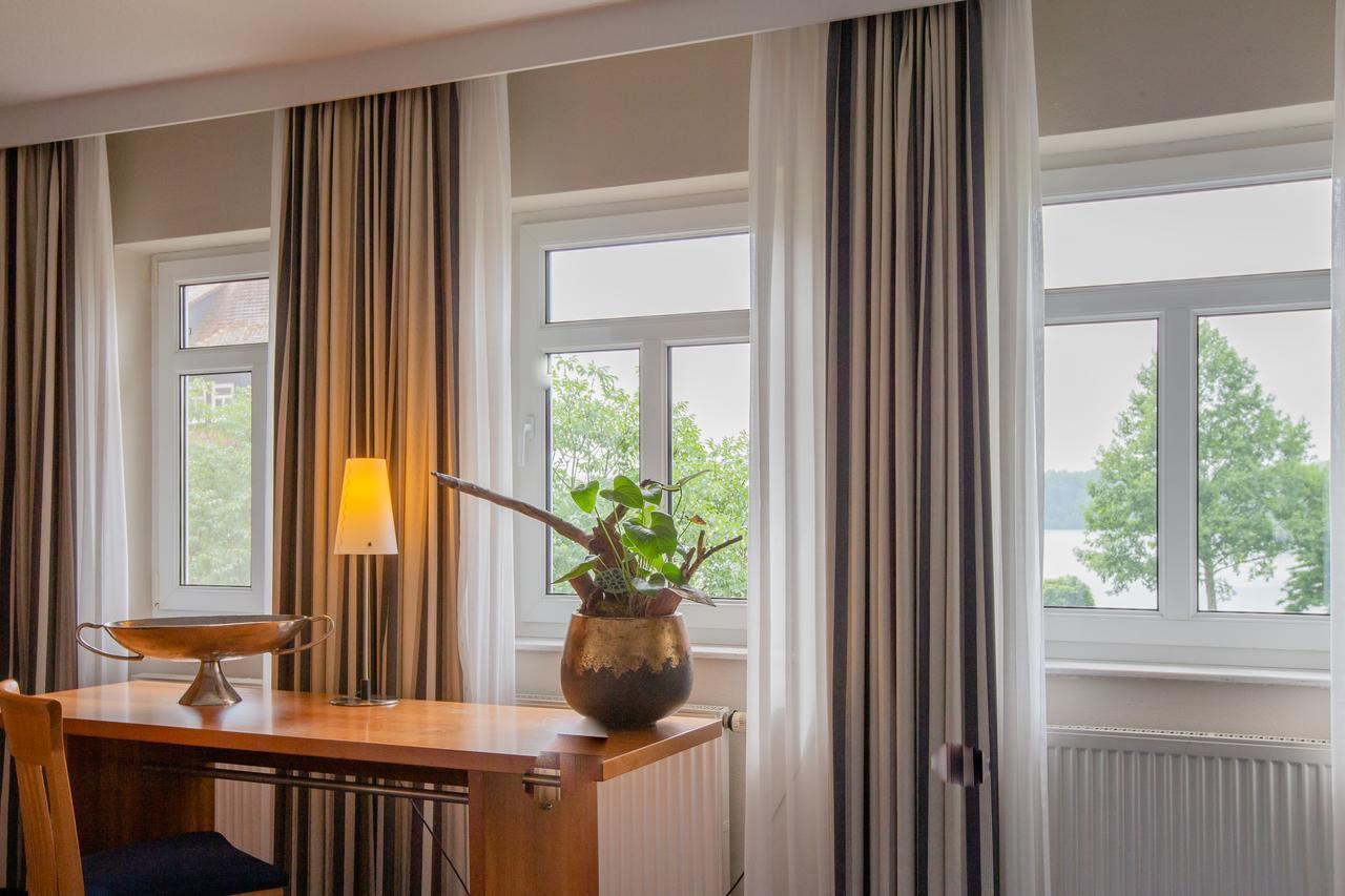 Seehotel Niedernberg - Das Dorf Am See Екстер'єр фото