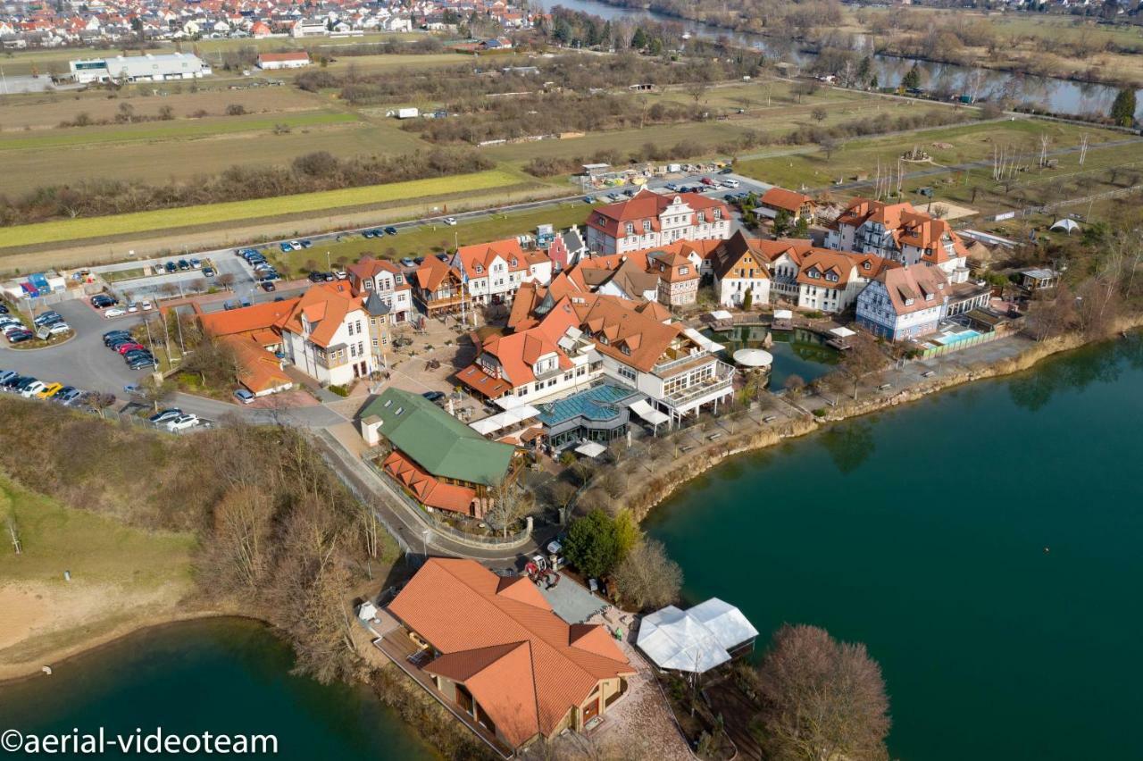 Seehotel Niedernberg - Das Dorf Am See Екстер'єр фото