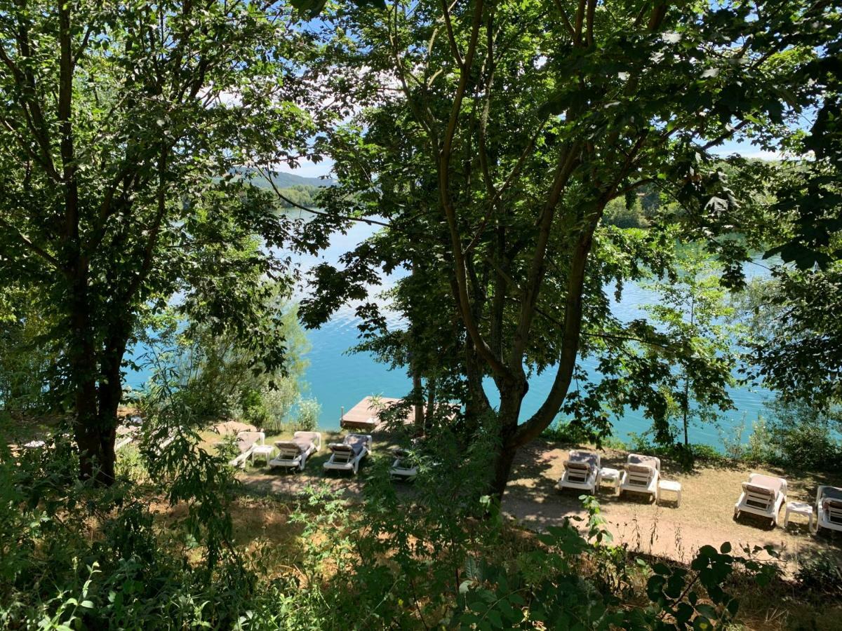Seehotel Niedernberg - Das Dorf Am See Екстер'єр фото