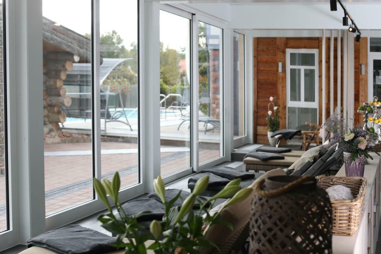 Seehotel Niedernberg - Das Dorf Am See Екстер'єр фото