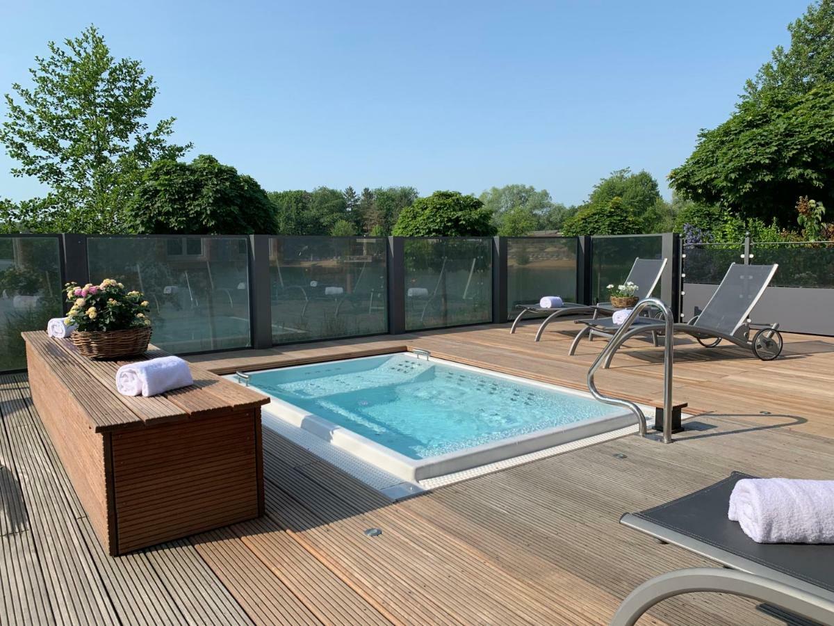 Seehotel Niedernberg - Das Dorf Am See Екстер'єр фото