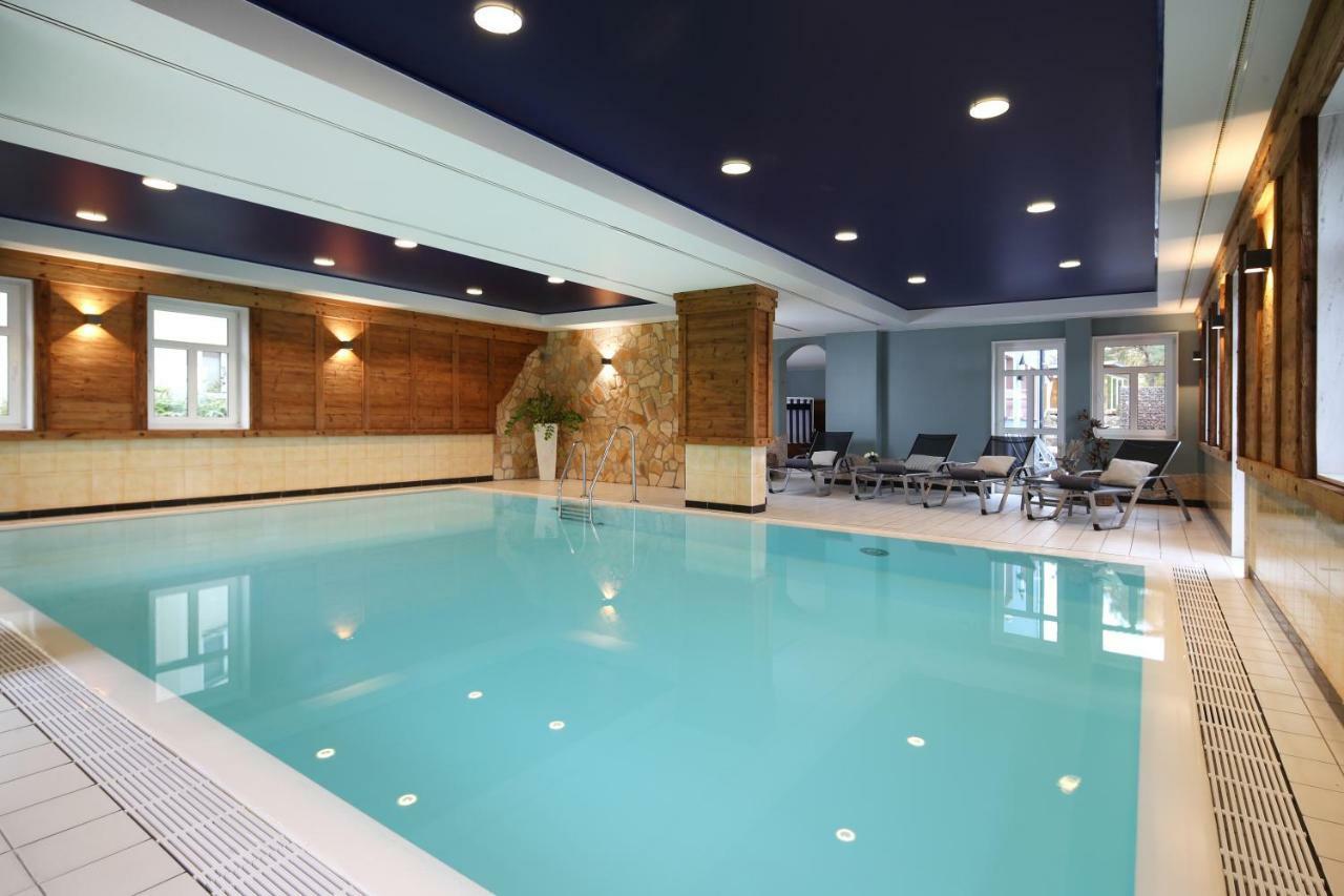 Seehotel Niedernberg - Das Dorf Am See Екстер'єр фото