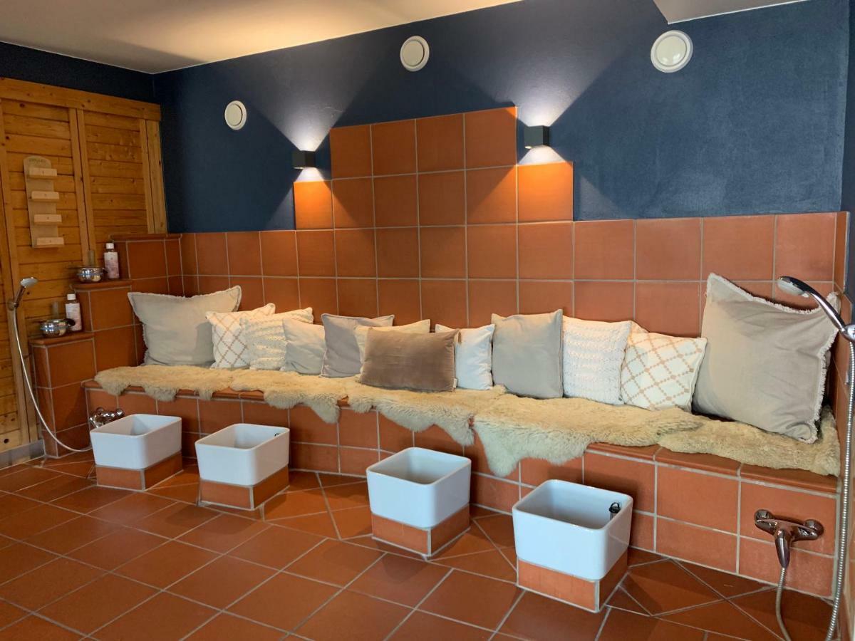 Seehotel Niedernberg - Das Dorf Am See Екстер'єр фото