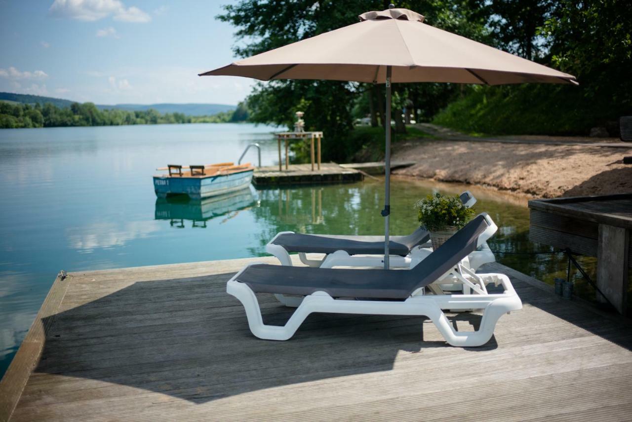 Seehotel Niedernberg - Das Dorf Am See Екстер'єр фото